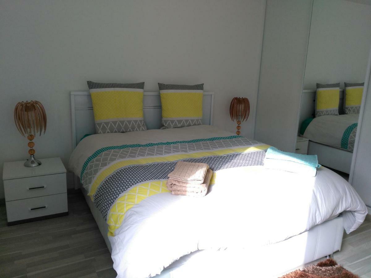 Appartement F3 Avec Parking Privee Сен-Приест Екстериор снимка