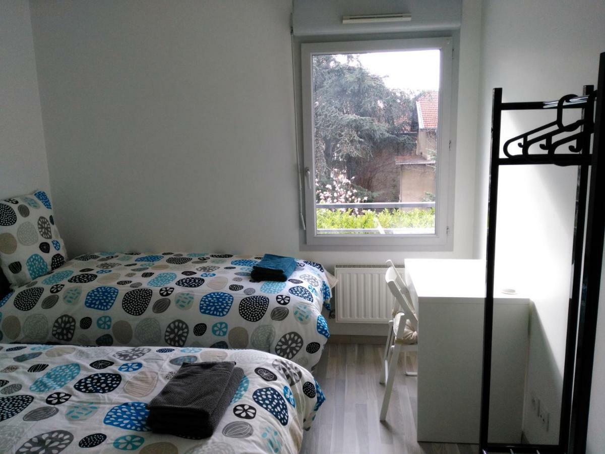 Appartement F3 Avec Parking Privee Сен-Приест Екстериор снимка