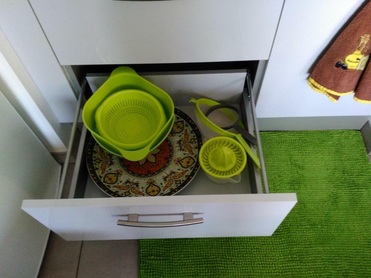 Appartement F3 Avec Parking Privee Сен-Приест Екстериор снимка